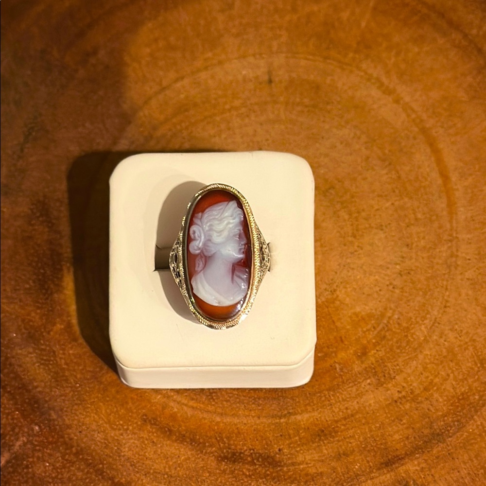 14 karat white gold Cameo Ring size 5